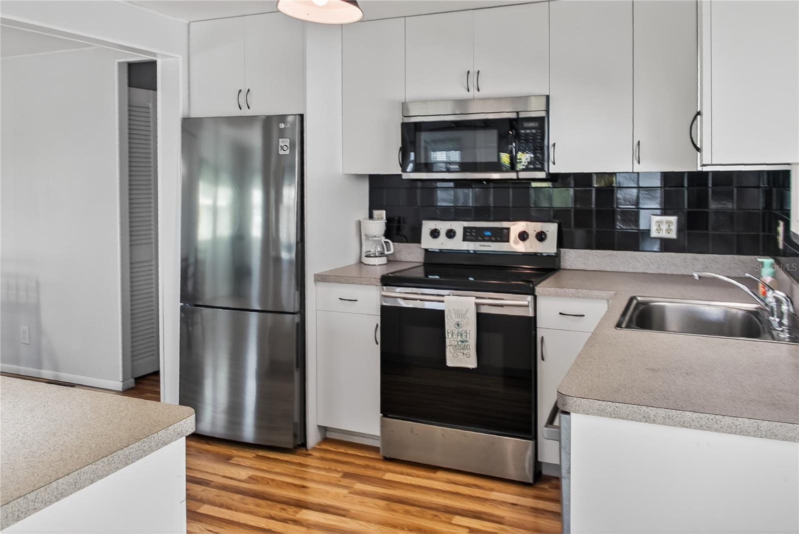 808 S GREEN CIR — photo 17