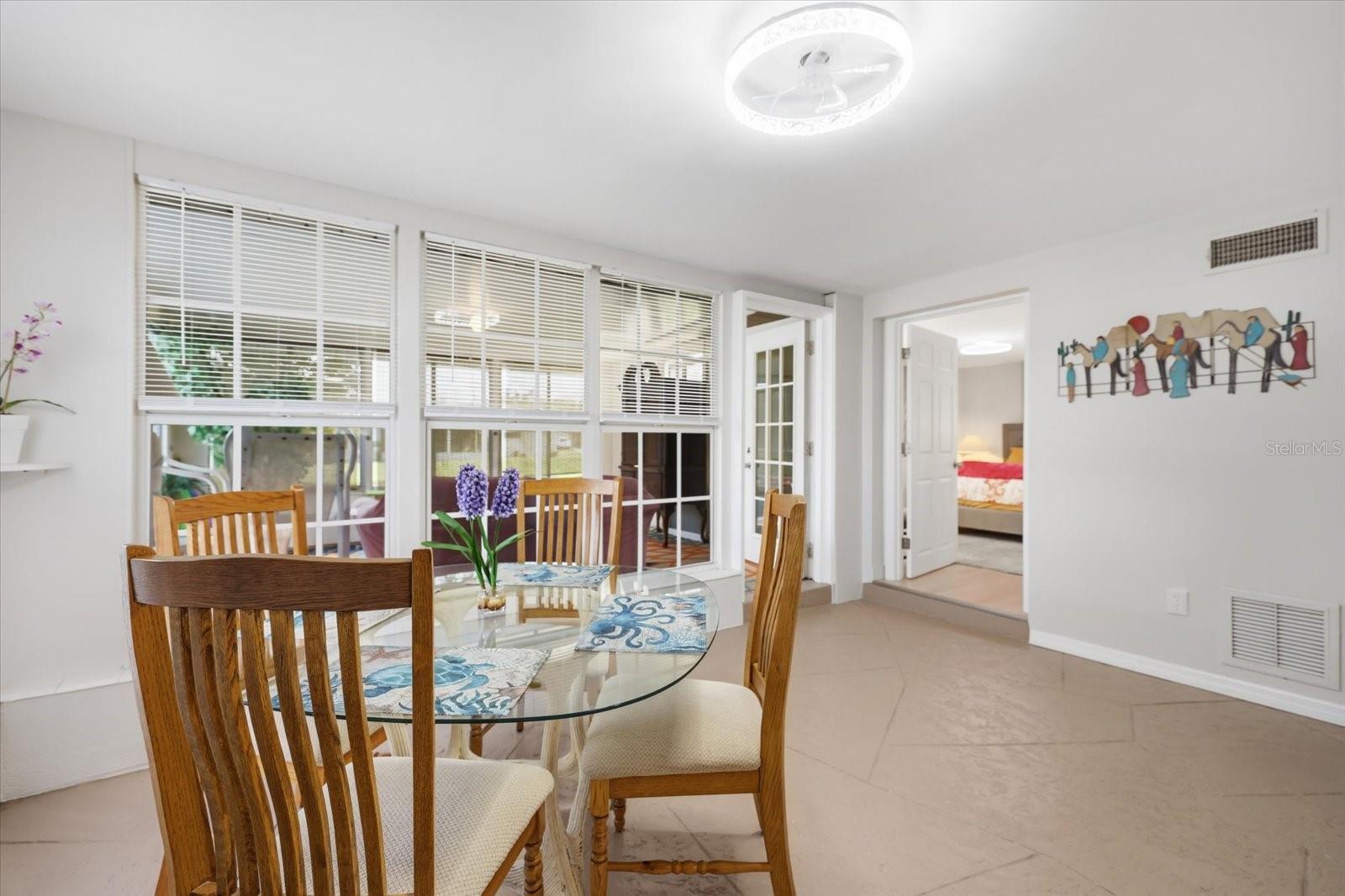134 PADDINGTON RD — photo 9