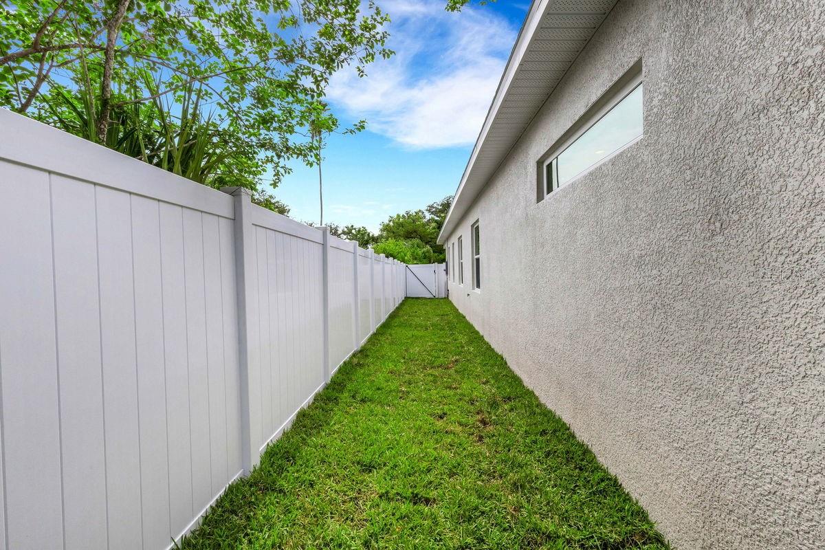 439 LOUDEN AVE — photo 46