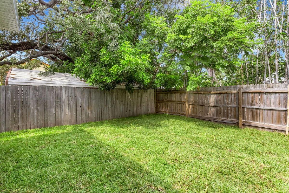 439 LOUDEN AVE — photo 43