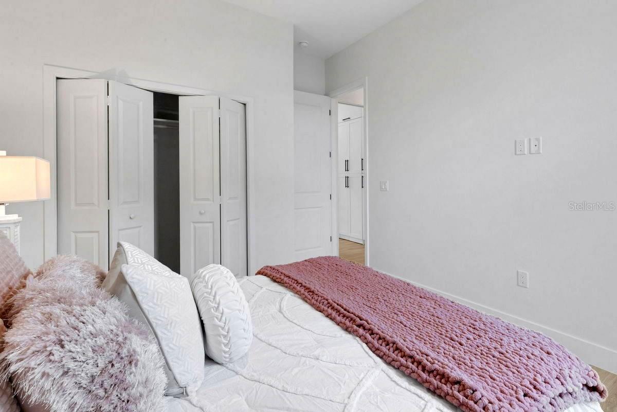 439 LOUDEN AVE — photo 32