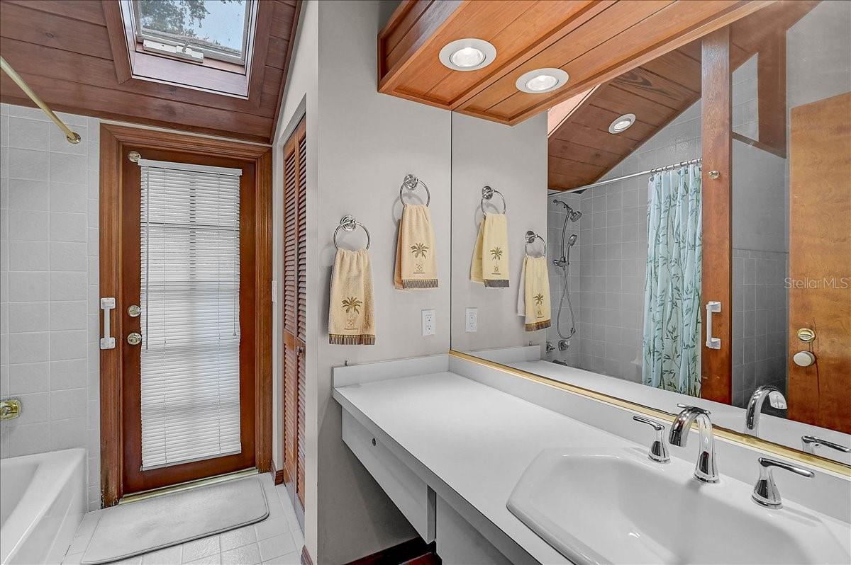 2404 BISPHAM RD — photo 30