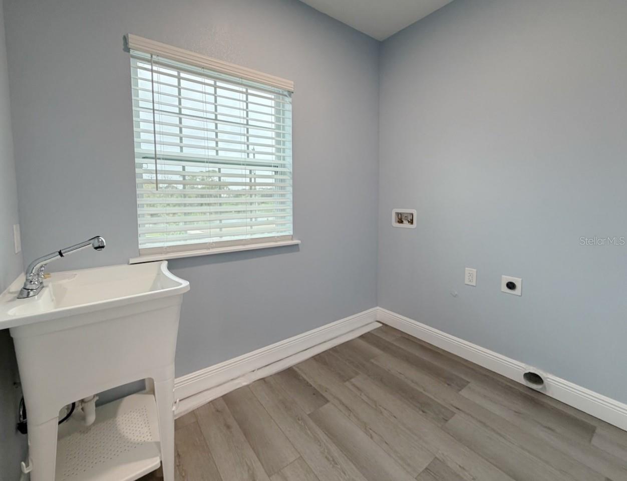 1083 S POINTE ALEXIS DR — photo 27