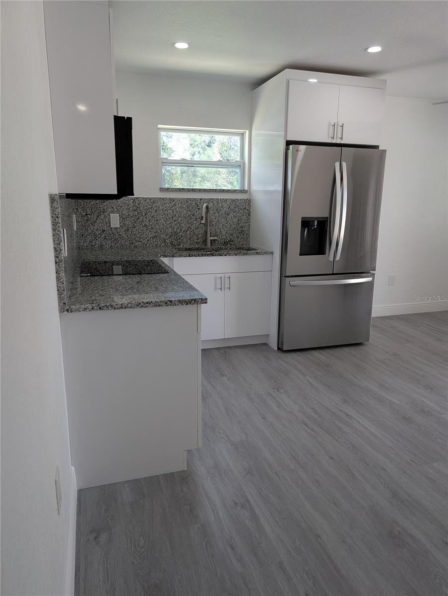 8904 TAMPA ST #2 — photo 3