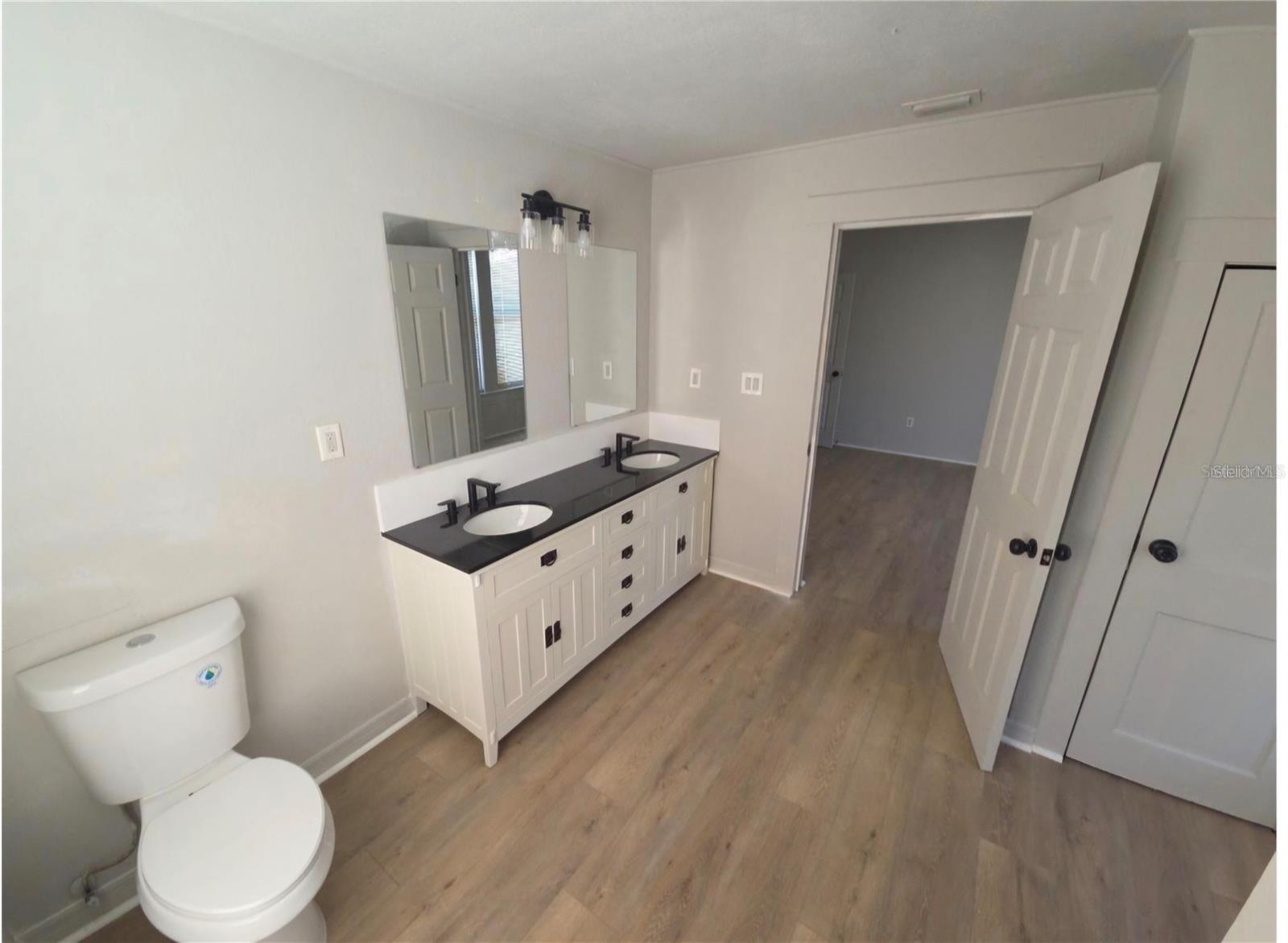 1908 N MITCHELL AVE — photo 6