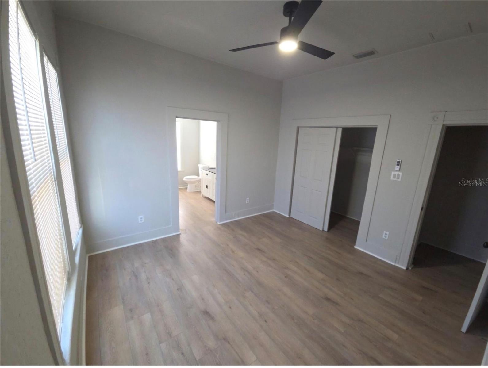 1908 N MITCHELL AVE — photo 8