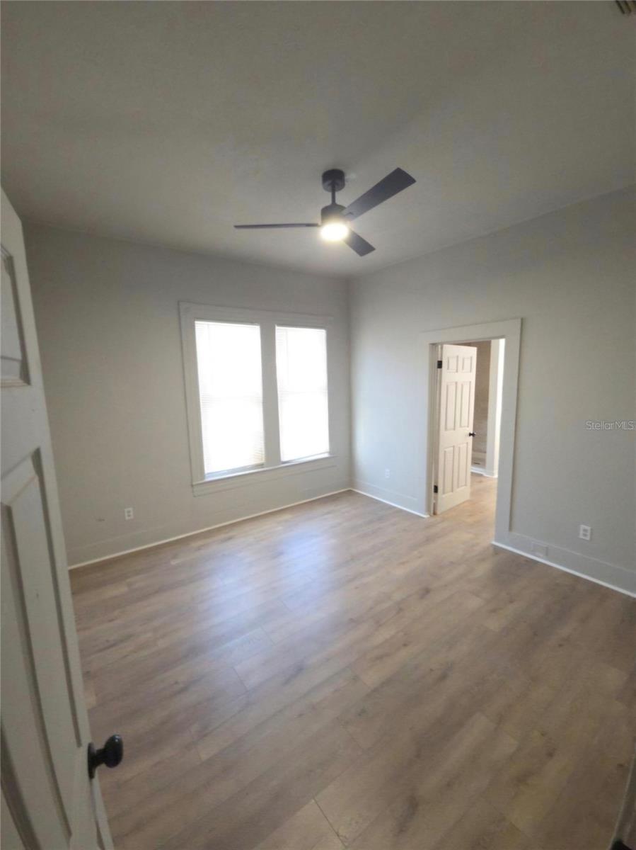 1908 N MITCHELL AVE — photo 10