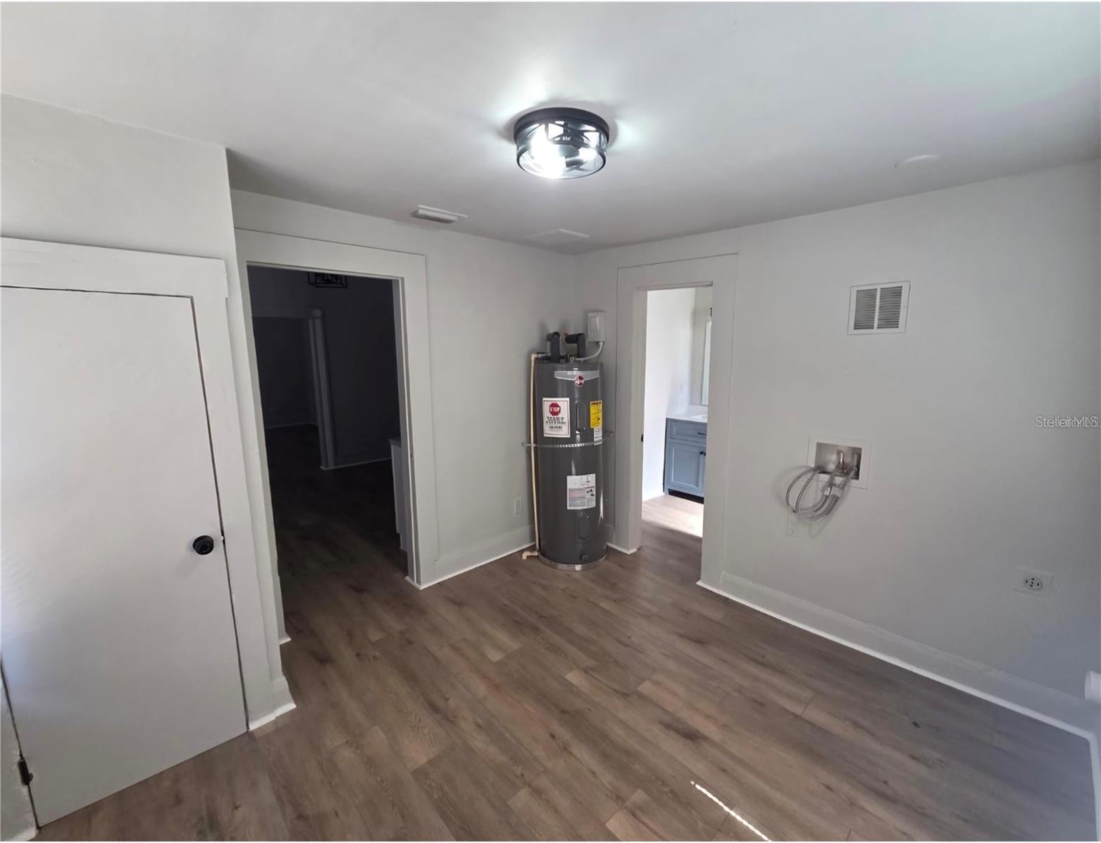 1908 N MITCHELL AVE — photo 12