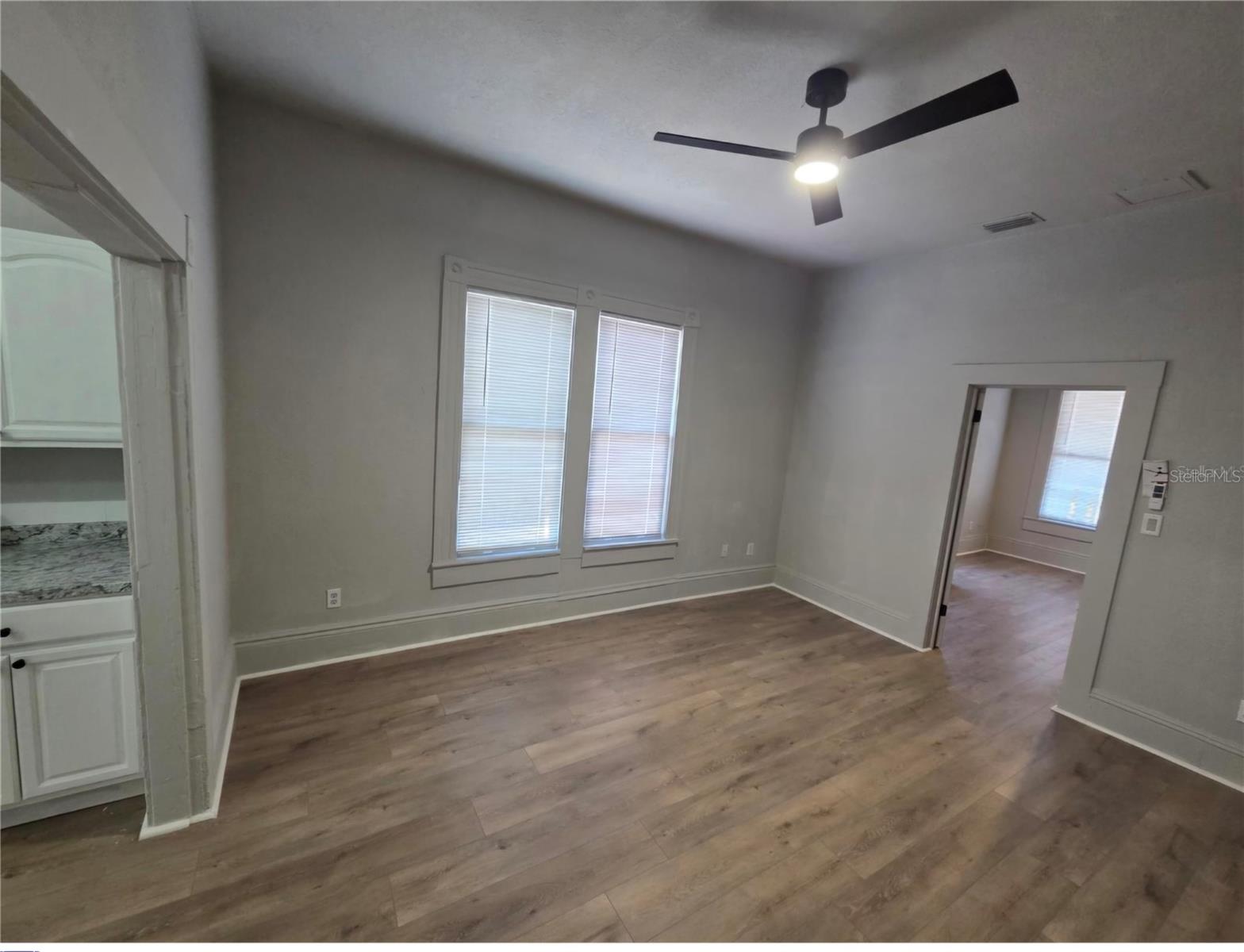 1908 N MITCHELL AVE — photo 4