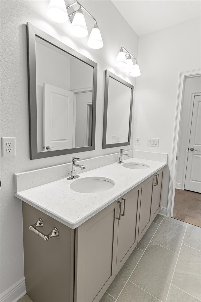 4421 W BAY COURT AVE — photo 38
