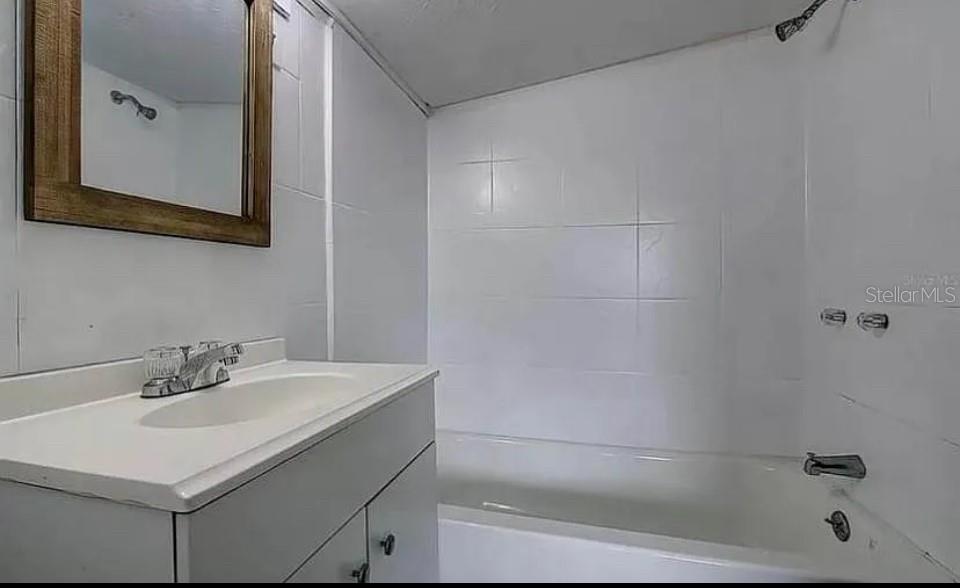 8428 N HIGHLAND AVE — photo 7