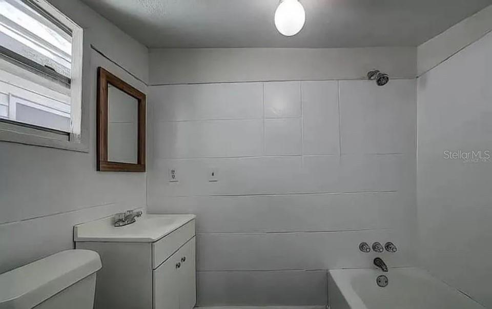 8428 N HIGHLAND AVE — photo 8