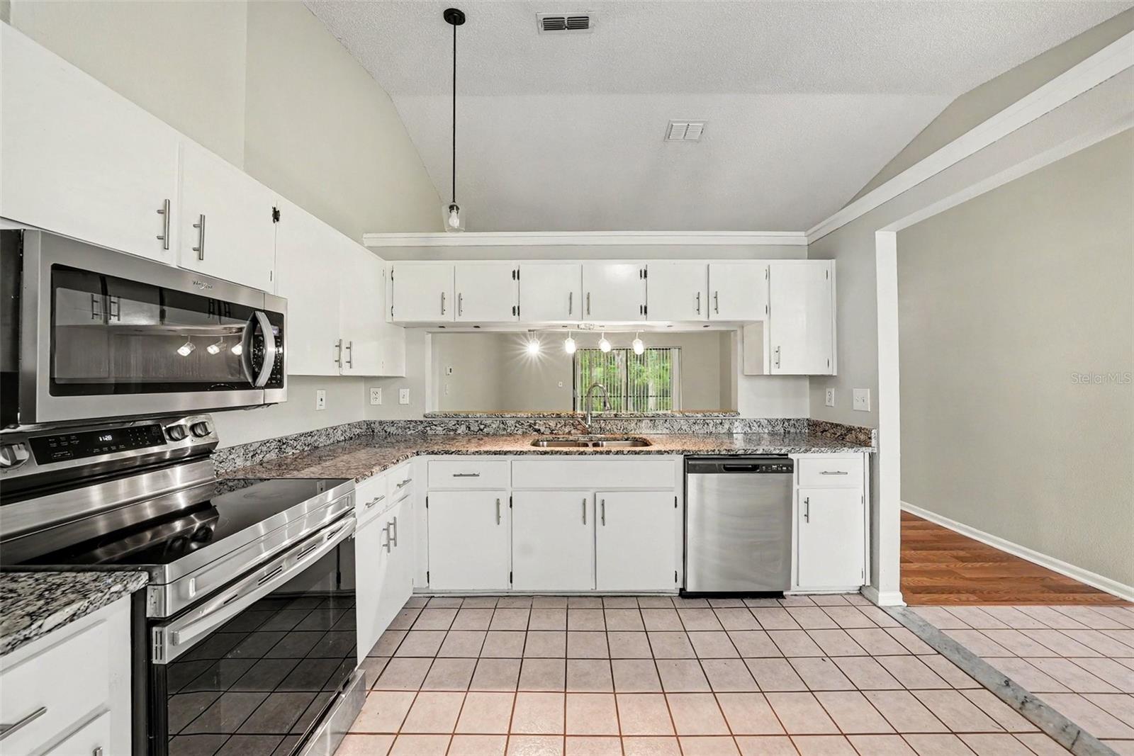 8116 MATTHEW DR — photo 7