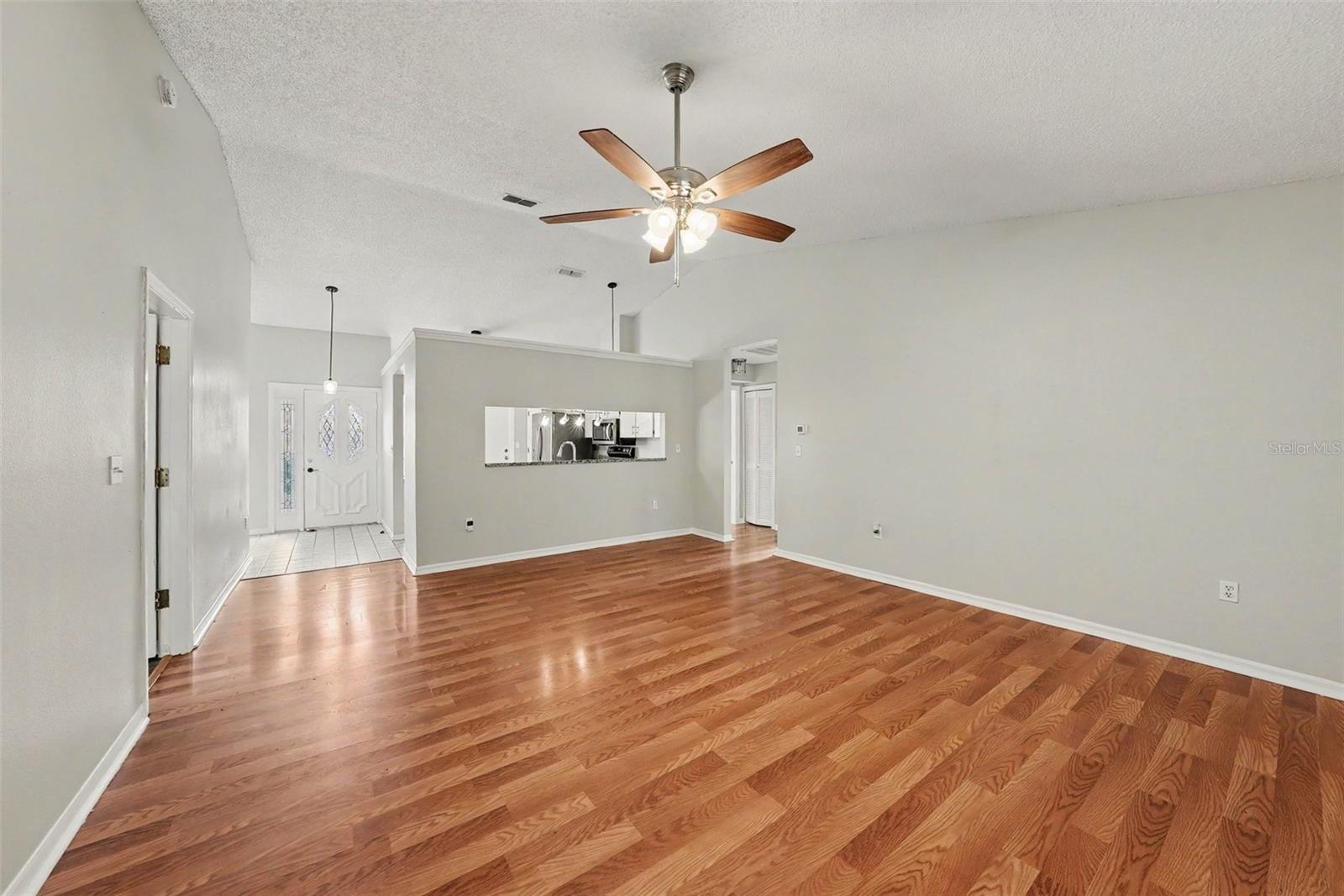 8116 MATTHEW DR — photo 2