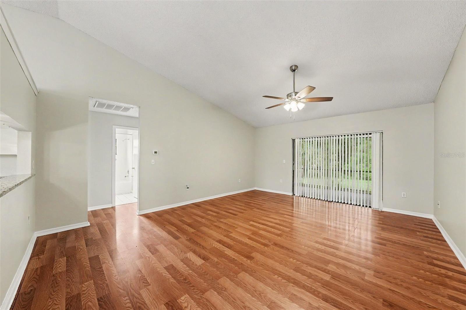 8116 MATTHEW DR — photo 4