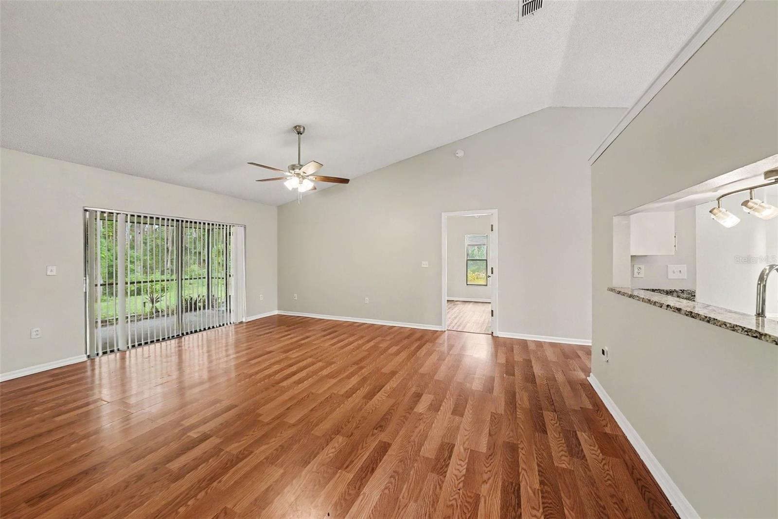 8116 MATTHEW DR — photo 5