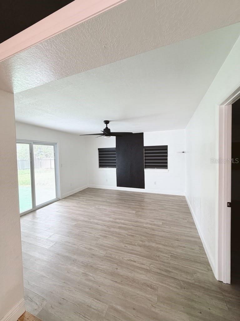 6504 N PACKWOOD AVE — photo 15