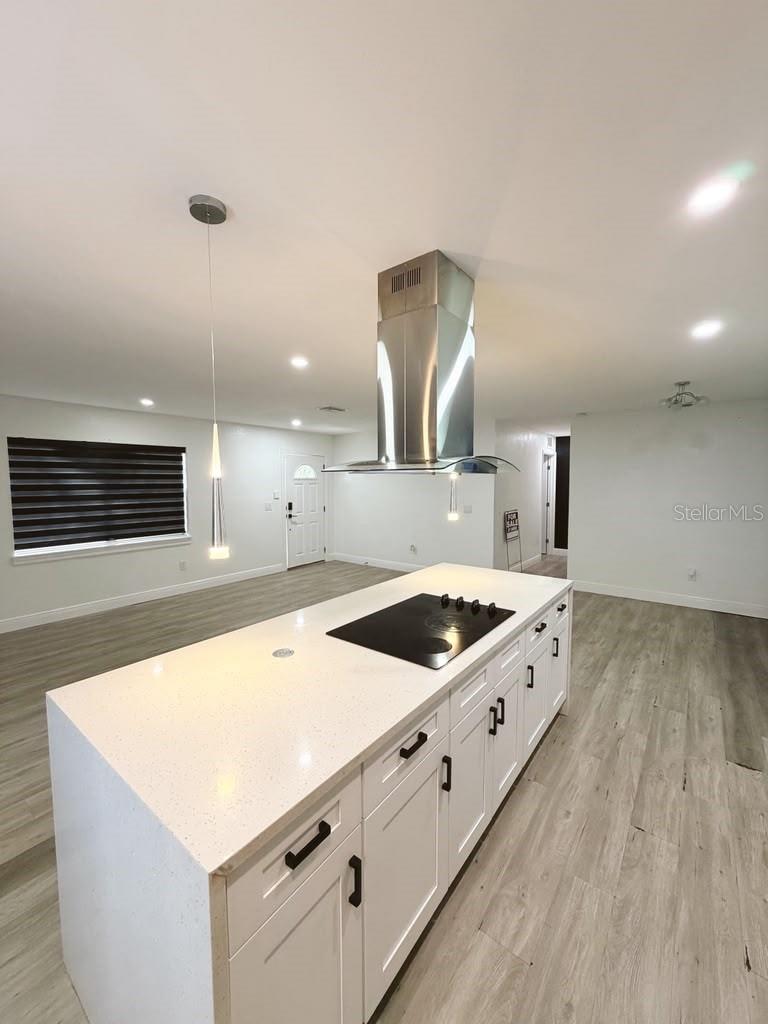 6504 N PACKWOOD AVE — photo 12