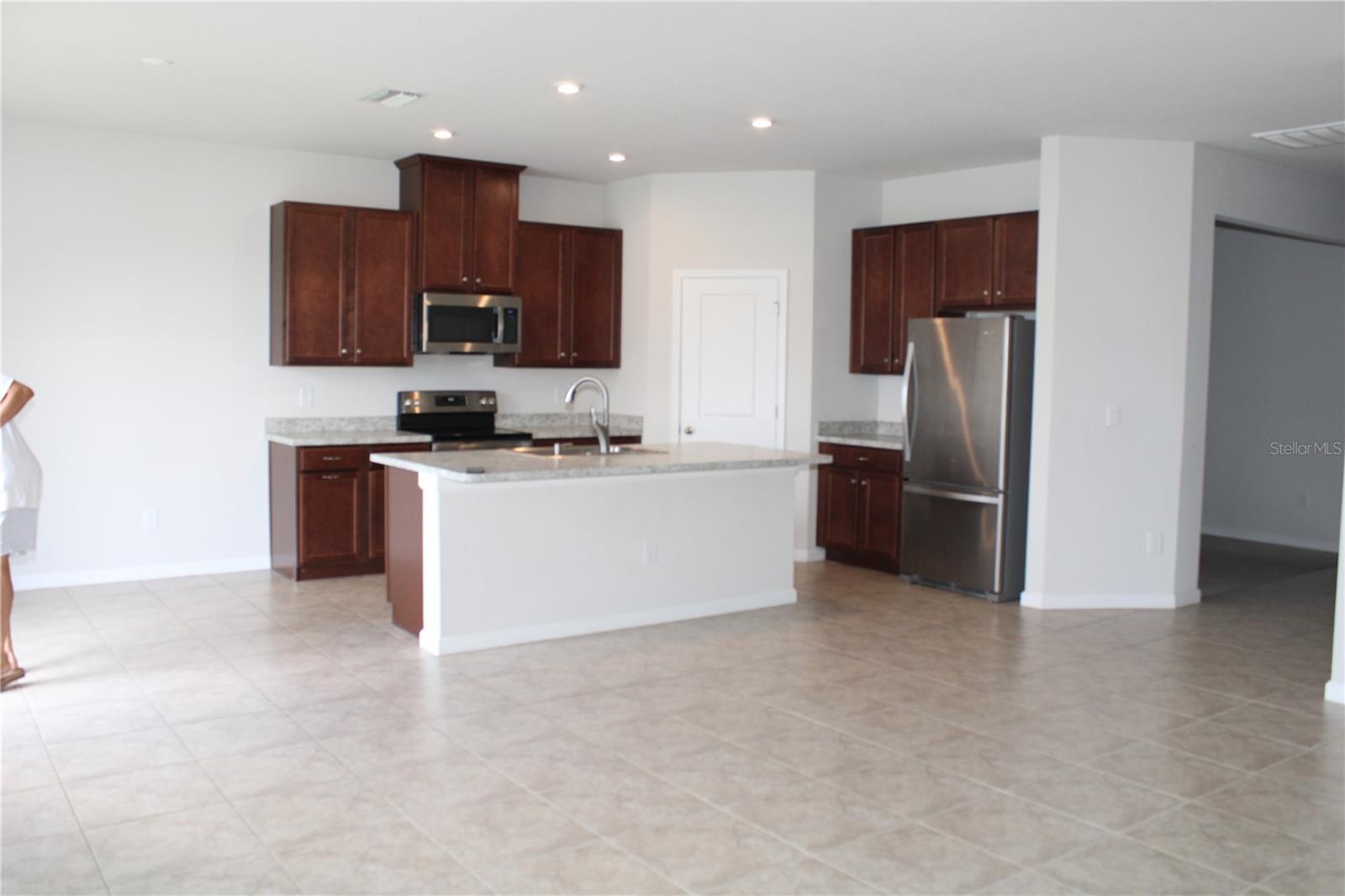 18337 FALLING PINE NEEDLE LN — photo 2