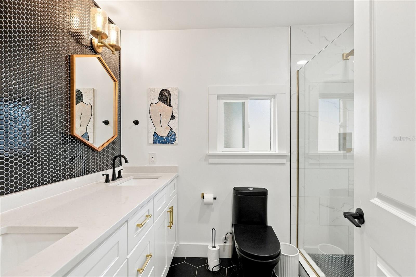530 LOCKLIE ST — photo 31