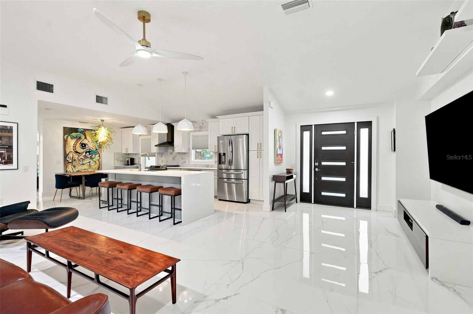 530 LOCKLIE ST — photo 10