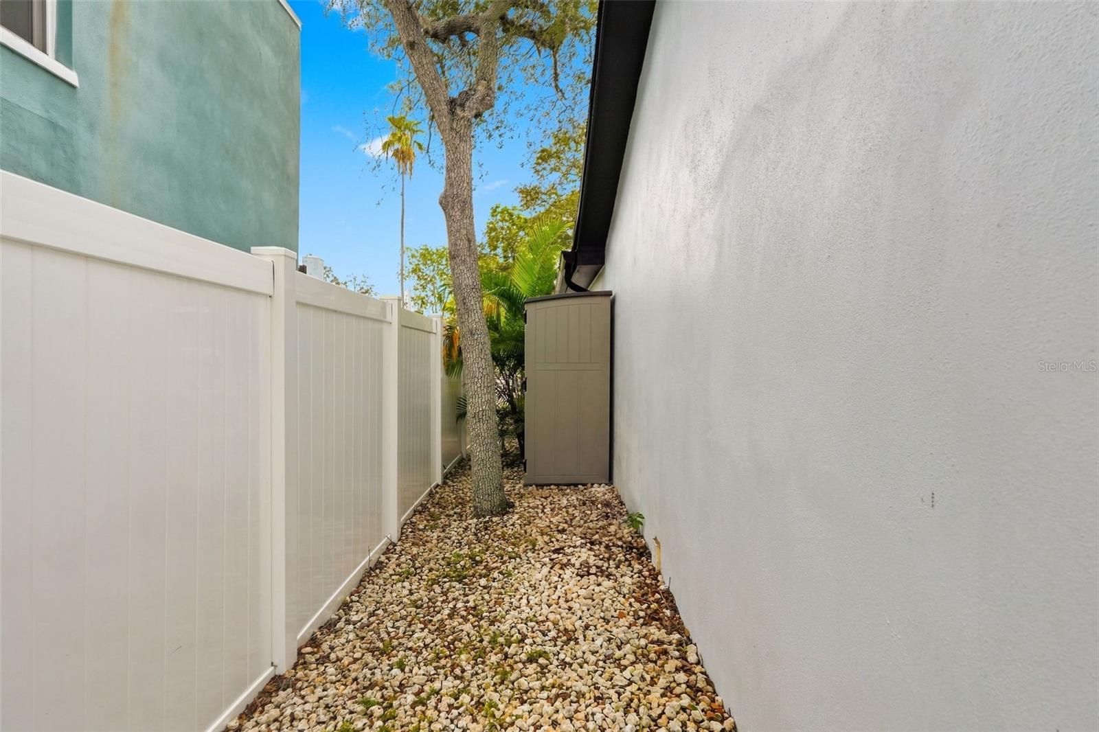530 LOCKLIE ST — photo 44