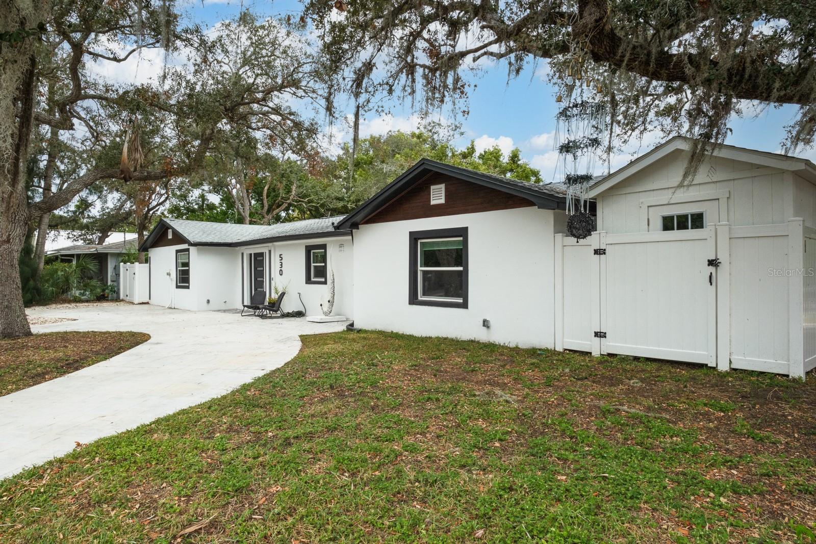 530 LOCKLIE ST — photo 8