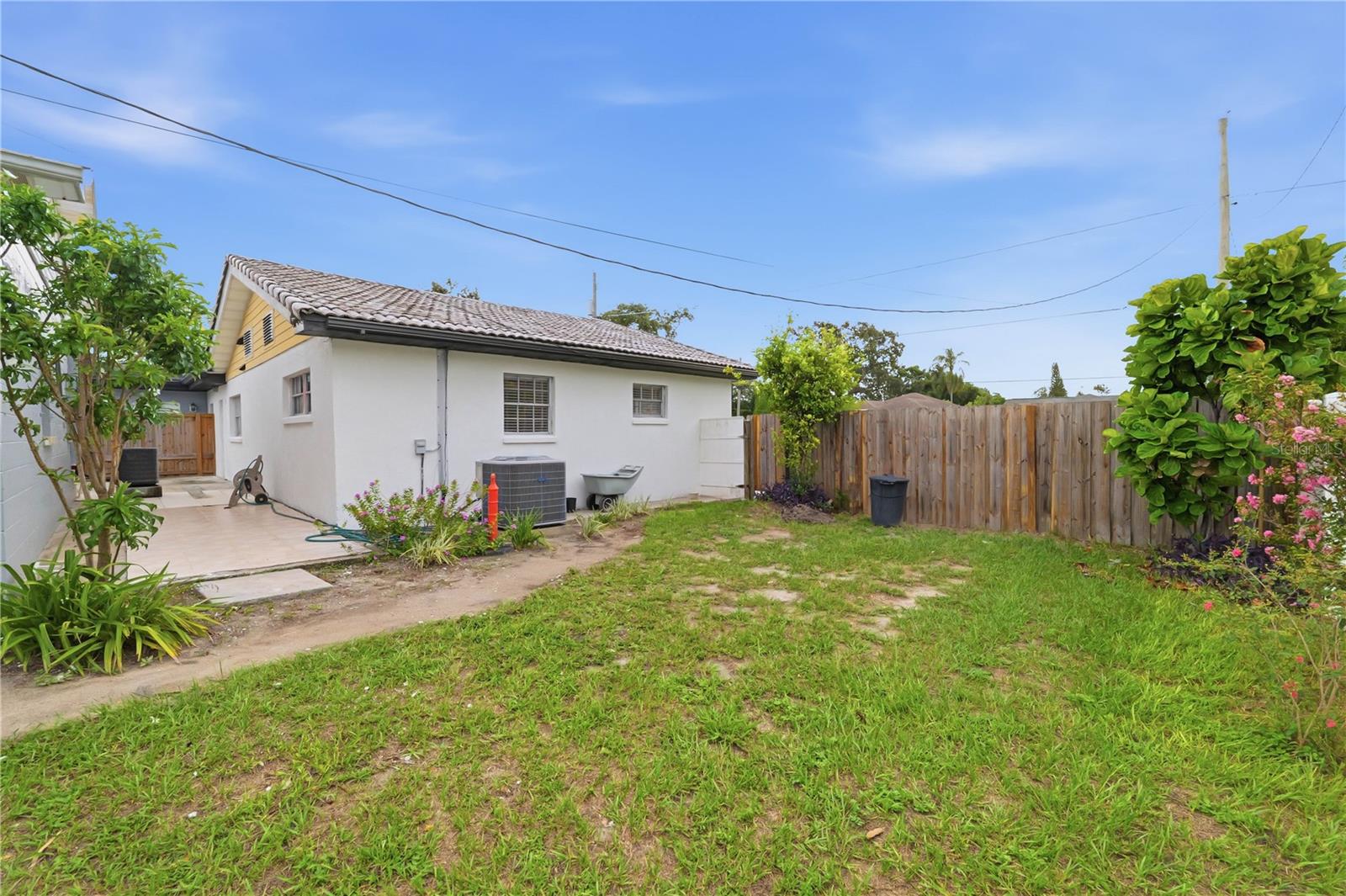 2607 W CREST AVE — photo 35