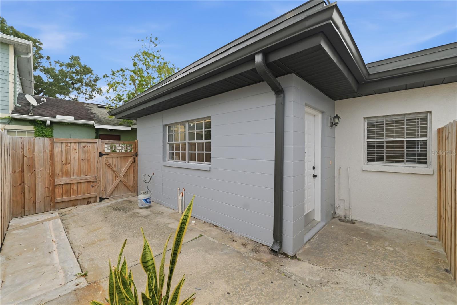 2607 W CREST AVE — photo 31