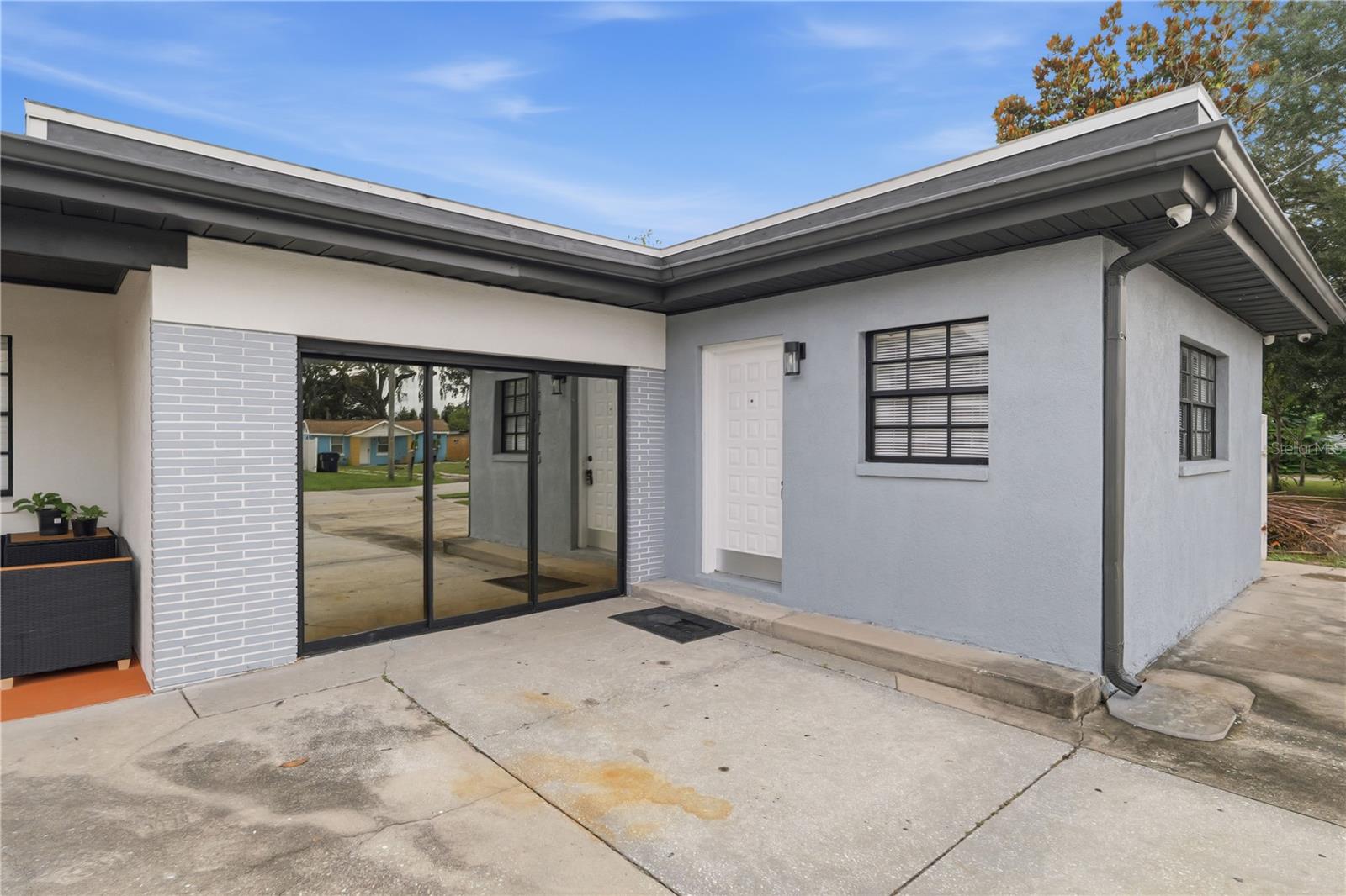 2607 W CREST AVE — photo 4