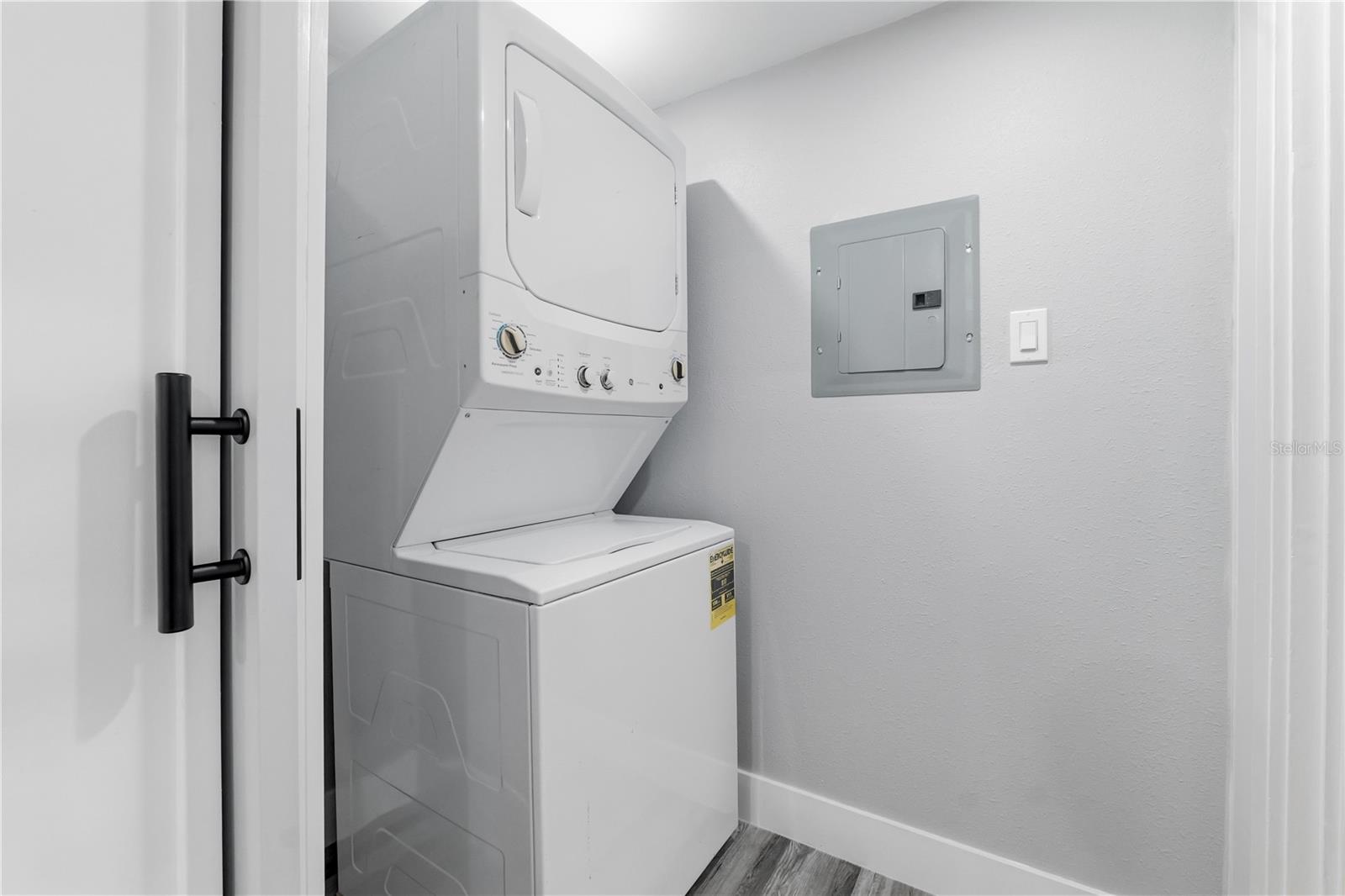 2607 W CREST AVE — photo 18