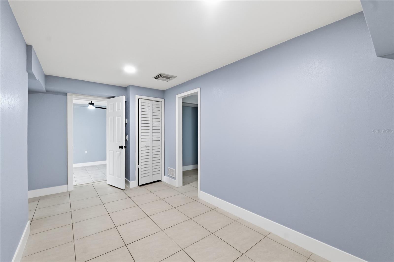 2607 W CREST AVE — photo 22