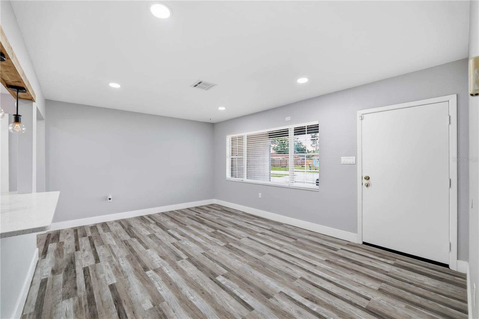 2607 W CREST AVE — photo 7