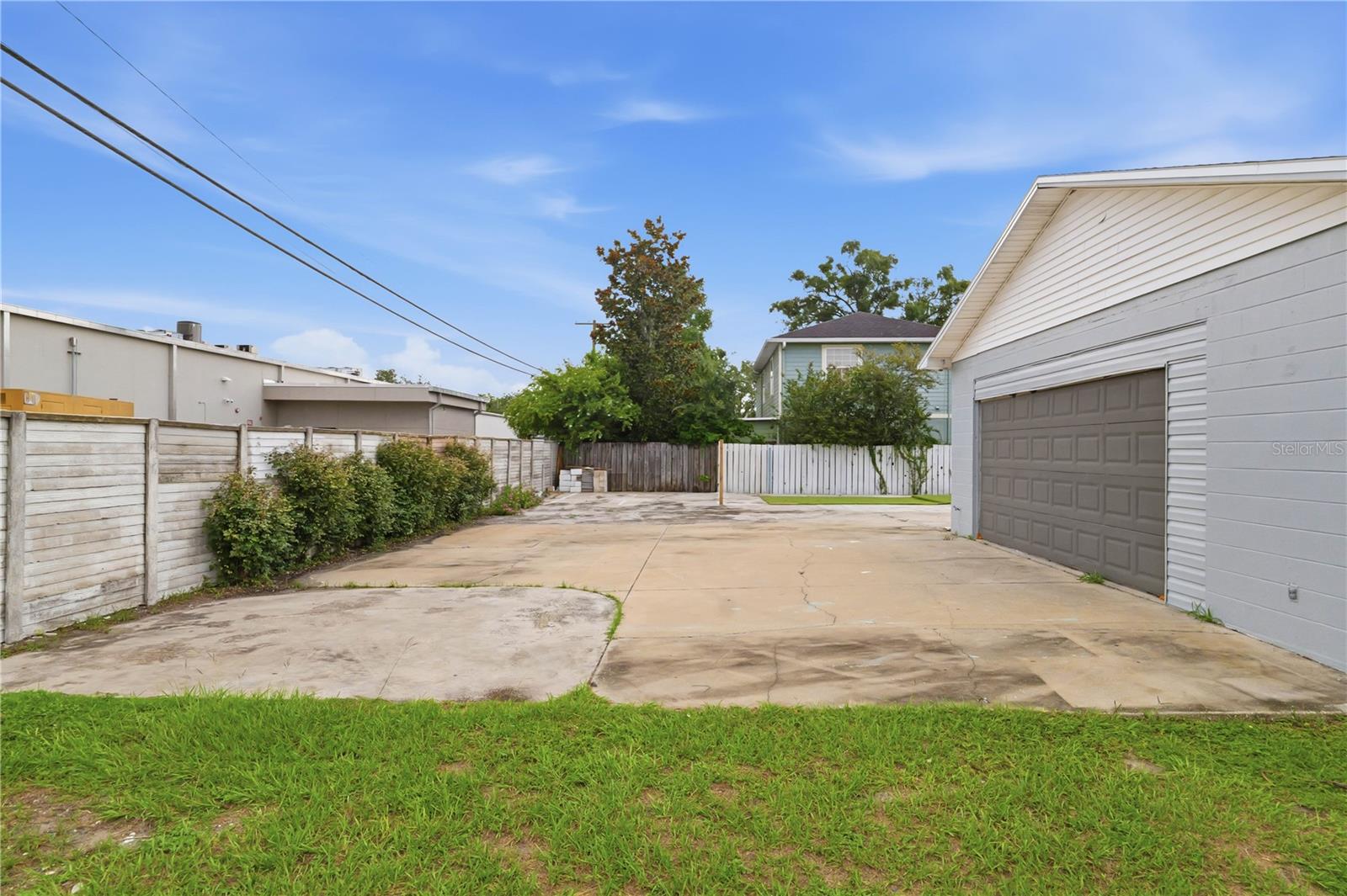 2607 W CREST AVE — photo 34