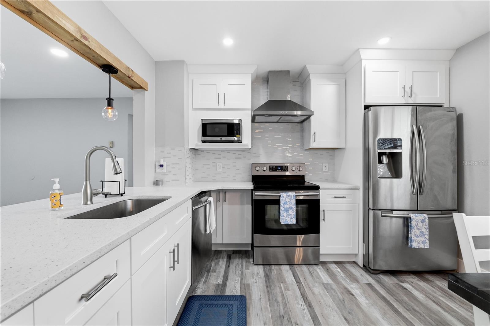 2607 W CREST AVE — photo 10