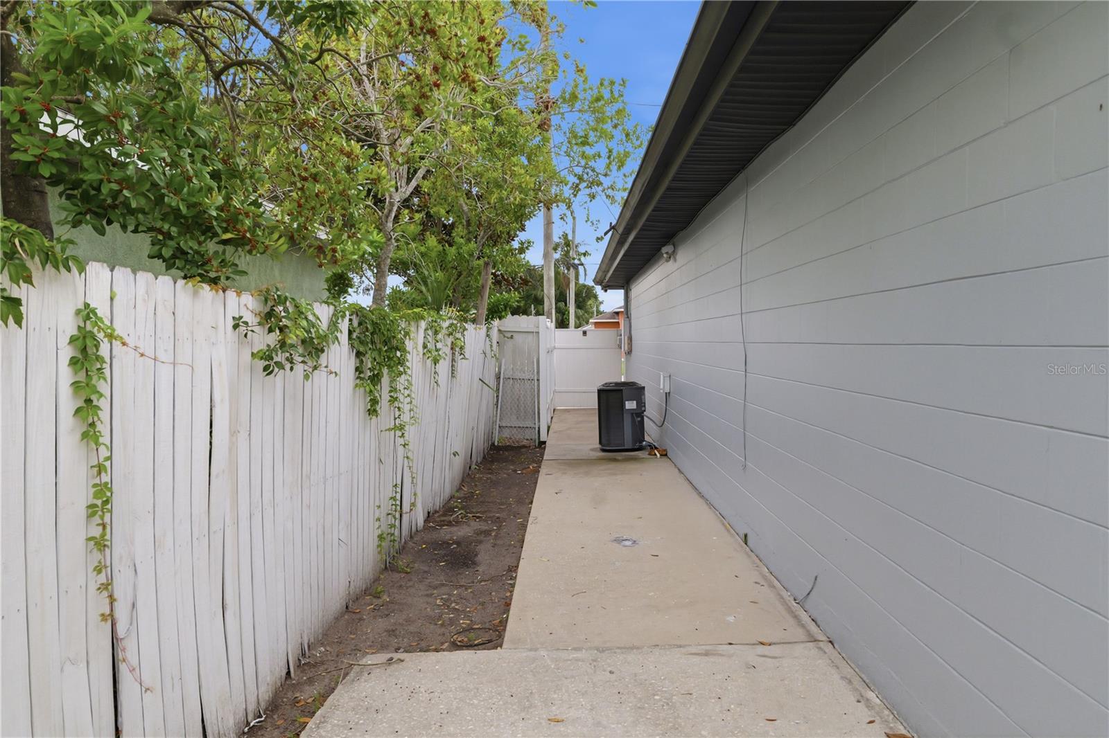 2607 W CREST AVE — photo 32