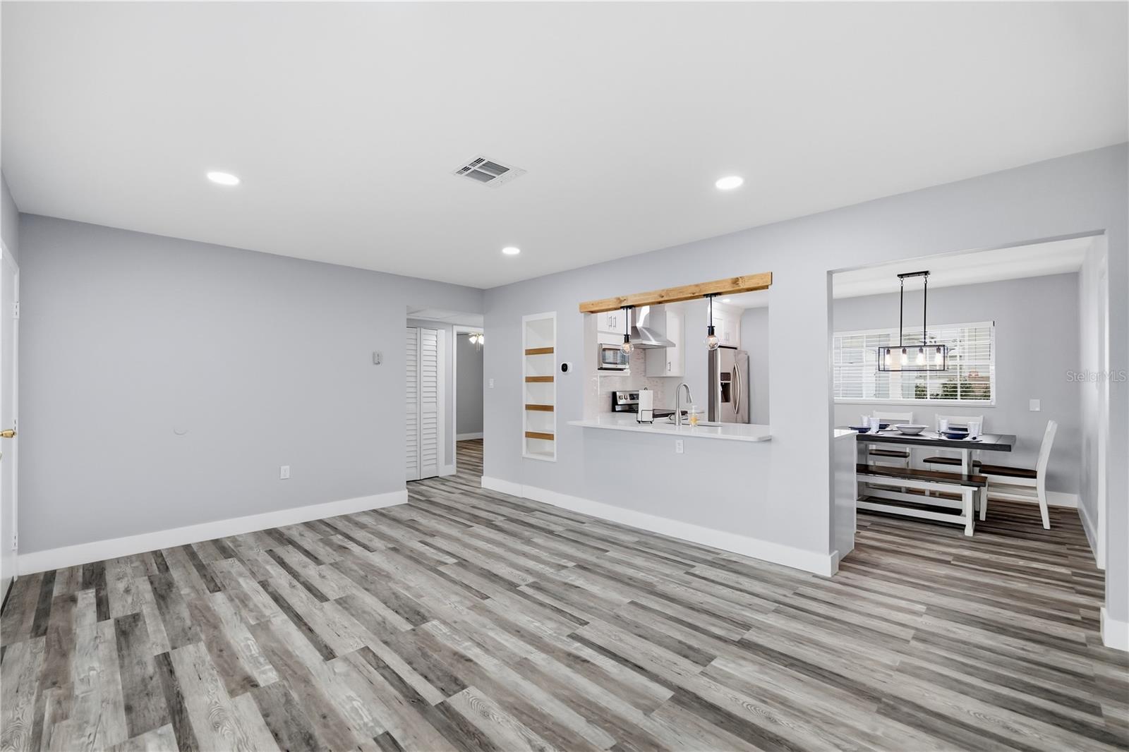 2607 W CREST AVE — photo 6