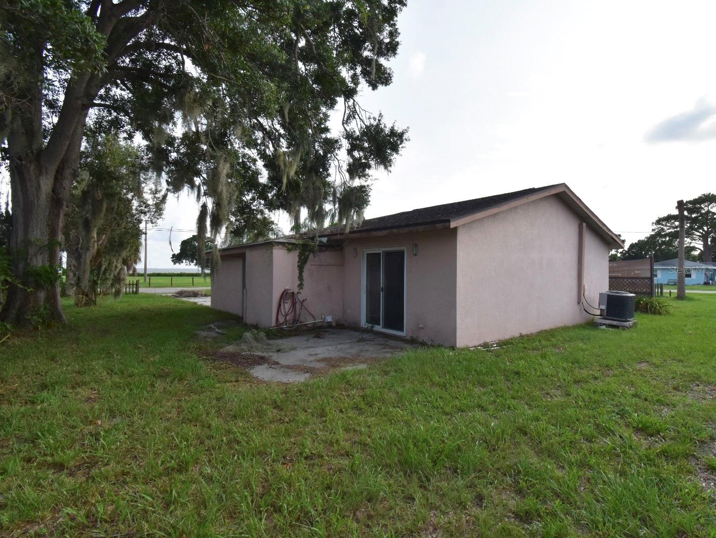204 SHORE DR W — photo 13