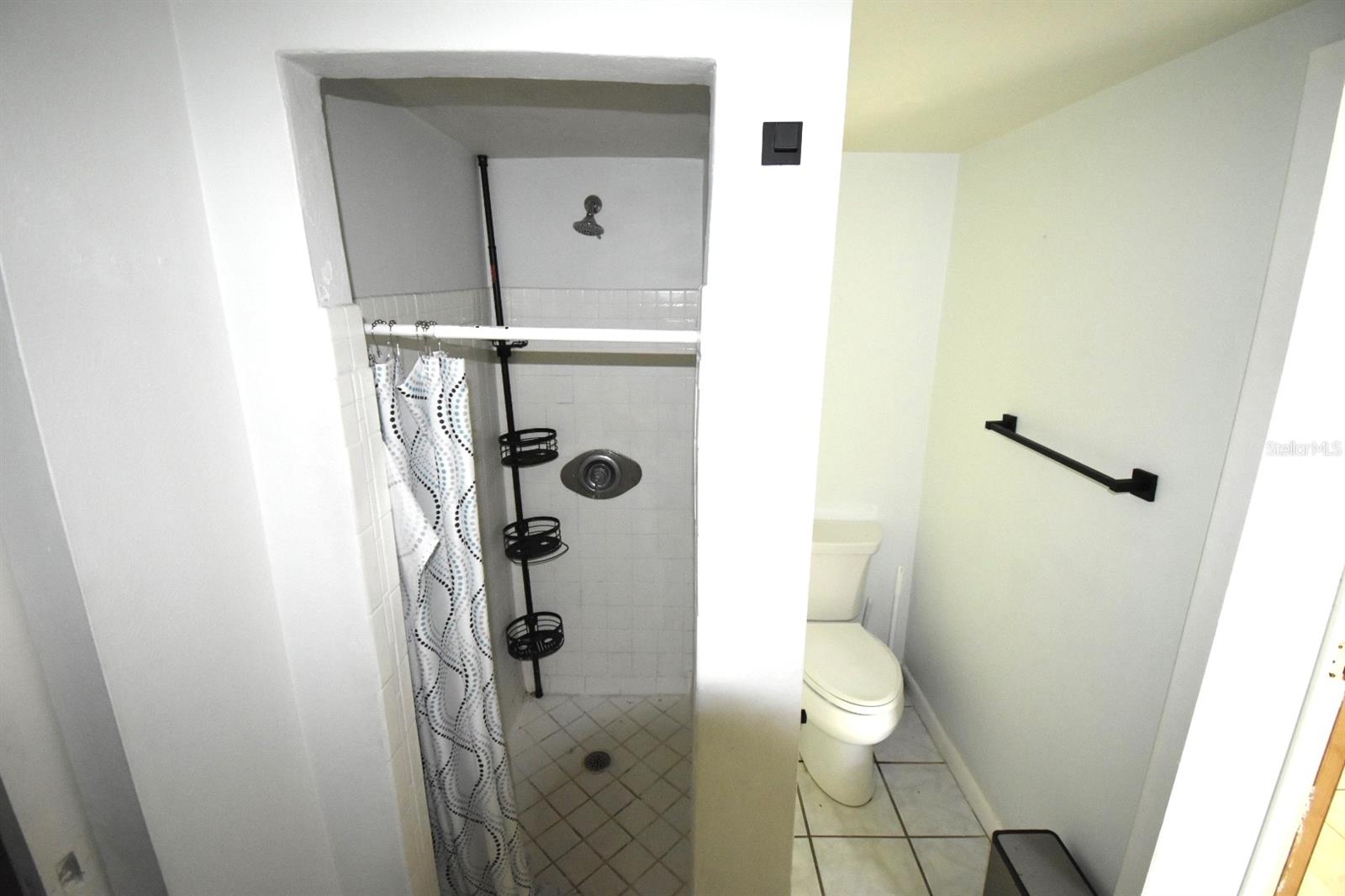 204 SHORE DR W — photo 9