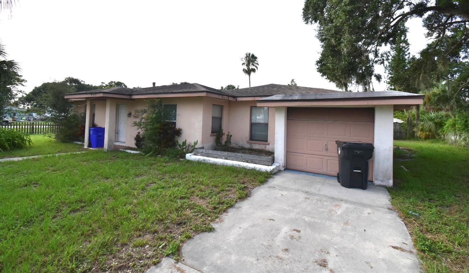 204 SHORE DR W — photo 17