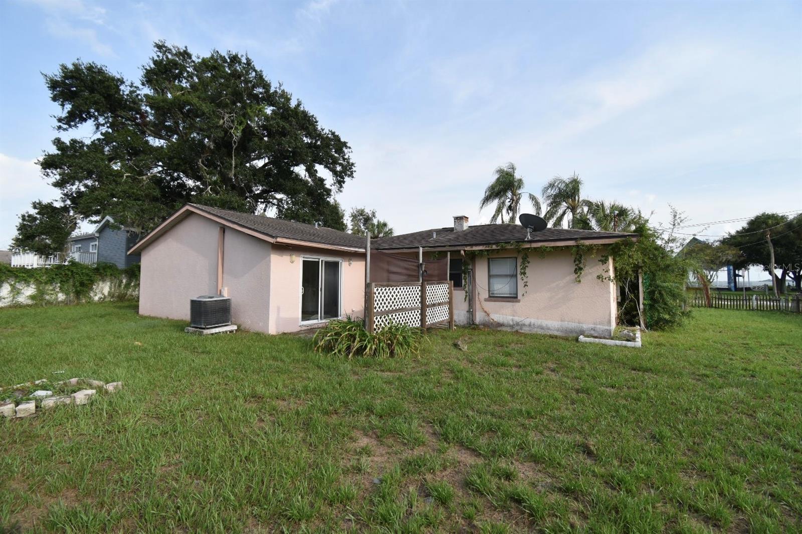 204 SHORE DR W — photo 16