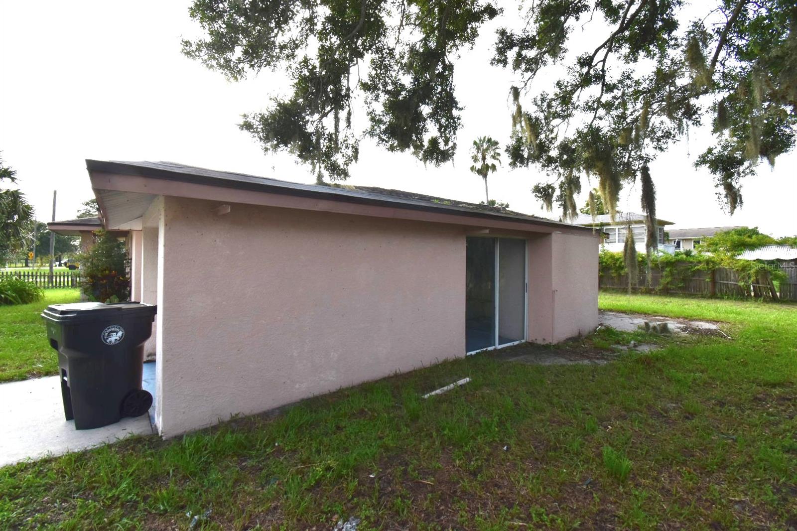 204 SHORE DR W — photo 15