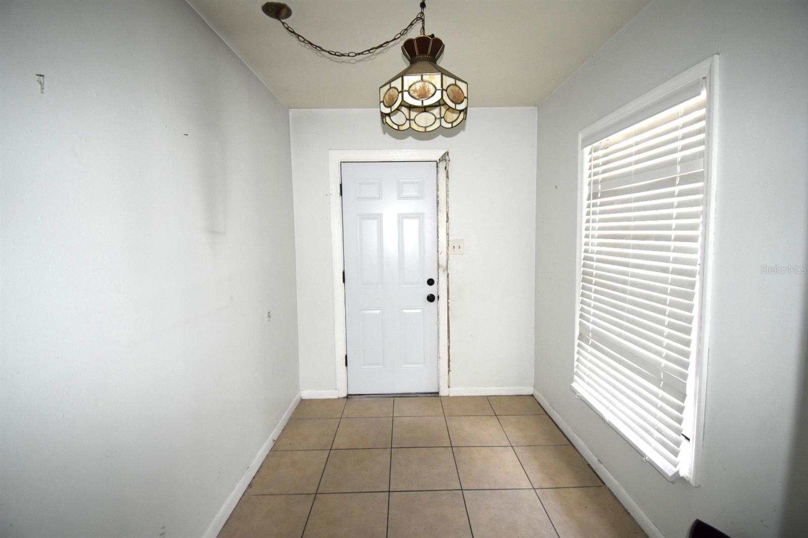 204 SHORE DR W — photo 3