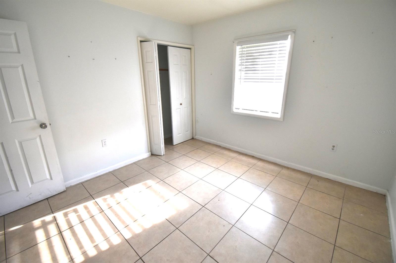 204 SHORE DR W — photo 11