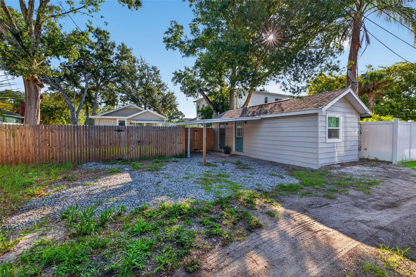 4624 IRIS ST N — photo 30