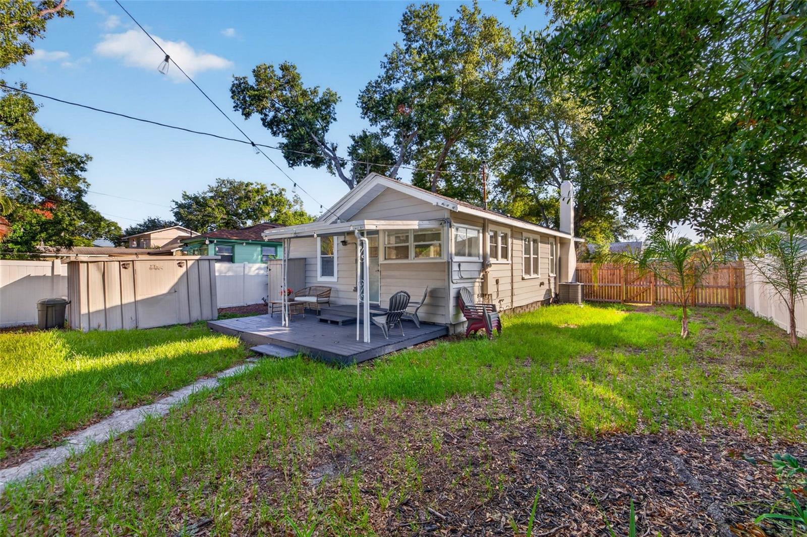 4624 IRIS ST N — photo 31