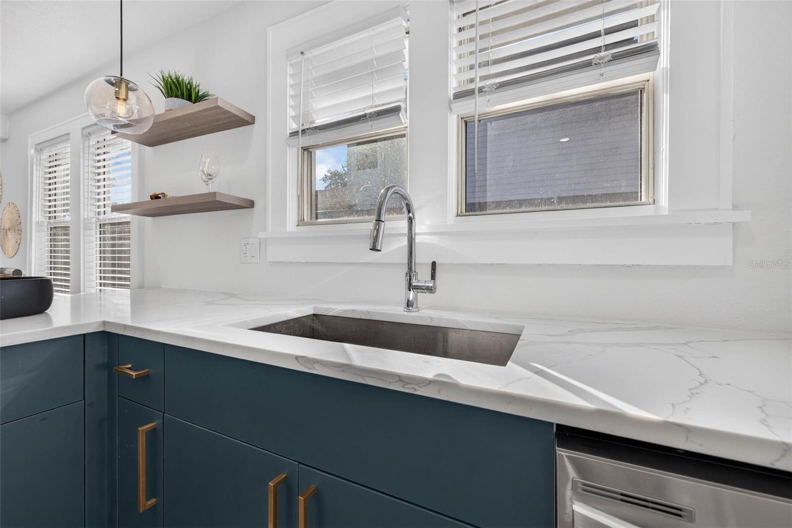 4624 IRIS ST N — photo 17