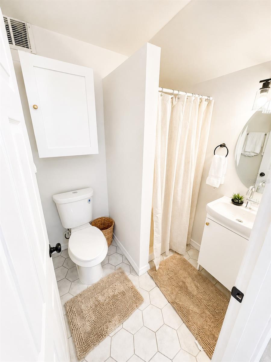 4624 IRIS ST N — photo 35