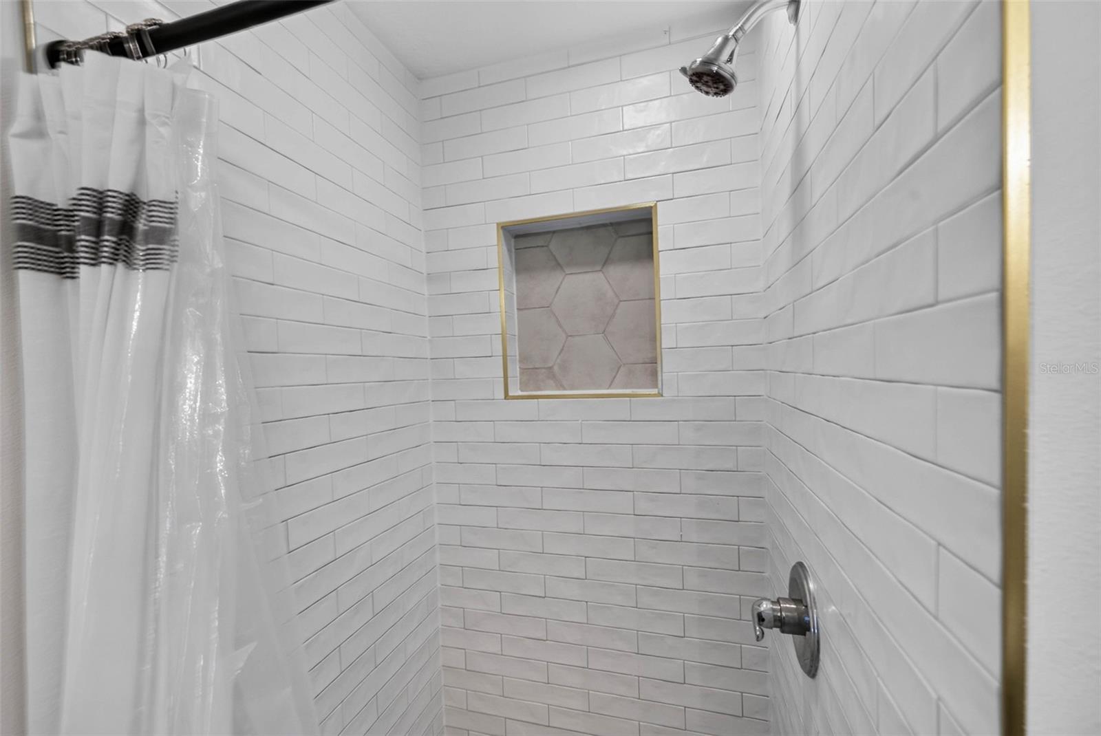 4624 IRIS ST N — photo 20