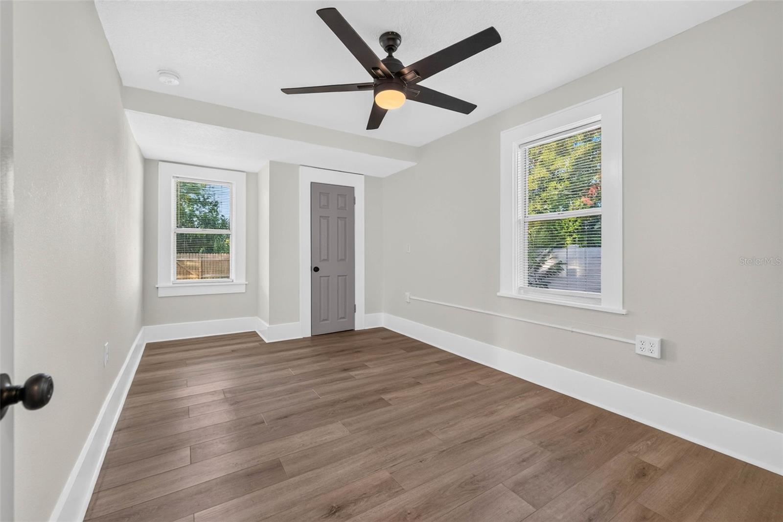 4624 IRIS ST N — photo 21